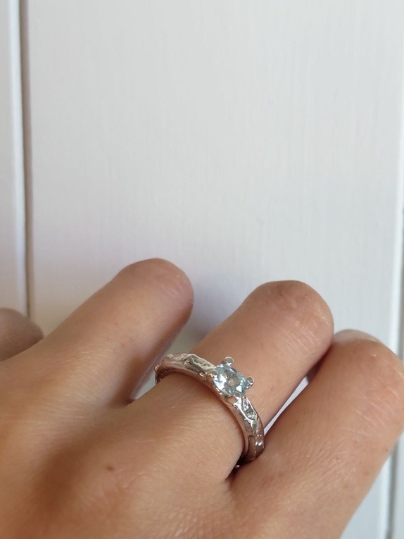 Sandstøpt ring med oval Topaz