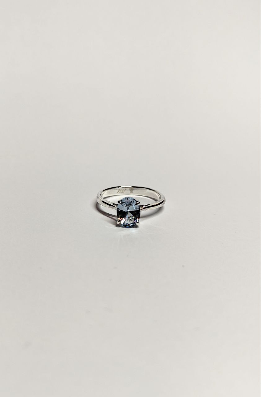Tidløs sølvring med himmelblå Topaz